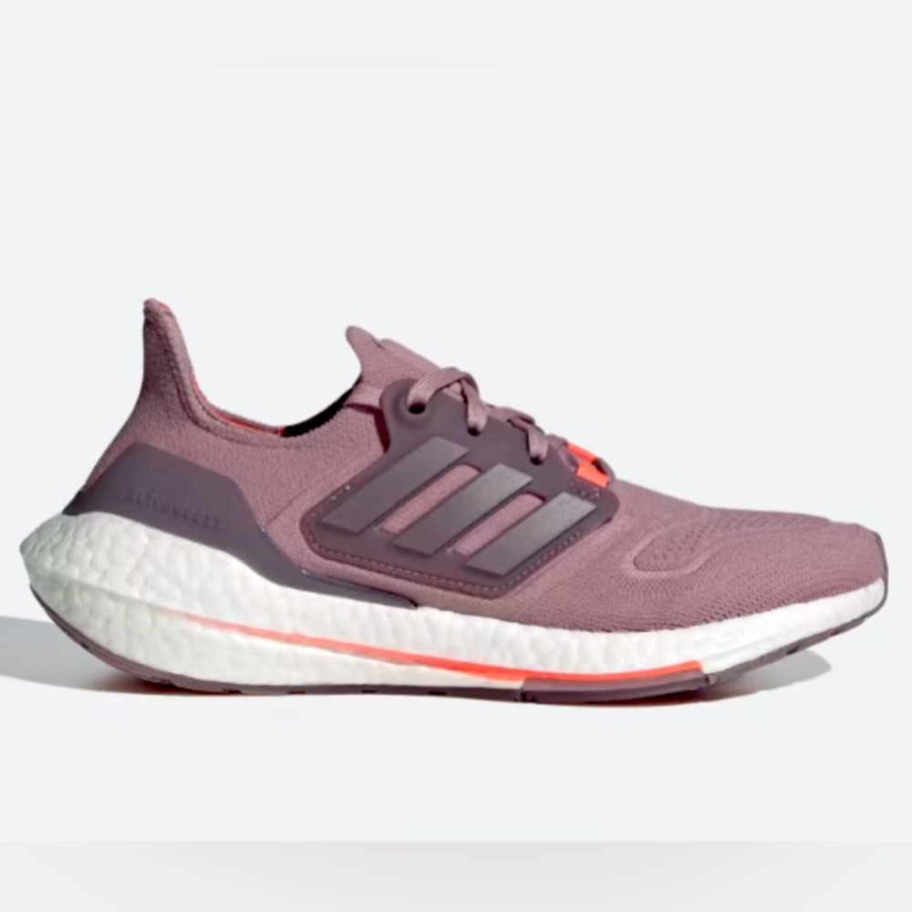 Adidas Ultraboost 22 running shoe amazing